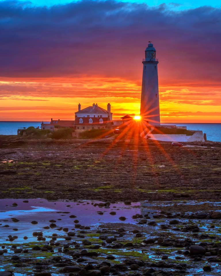 A starburst kissing St.Mary’s Lighthouse.