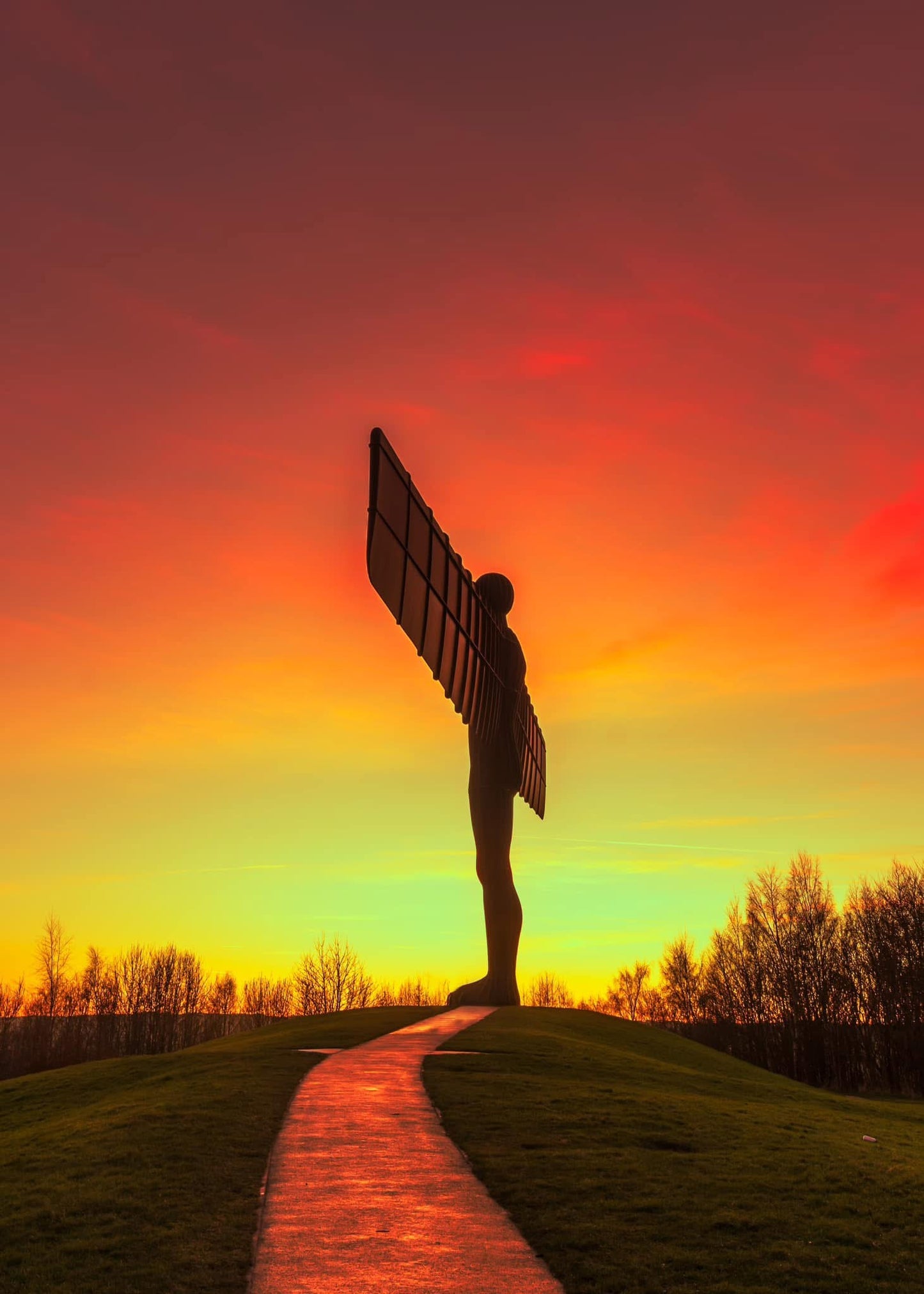 Beautiful glow at the Angel of the North.