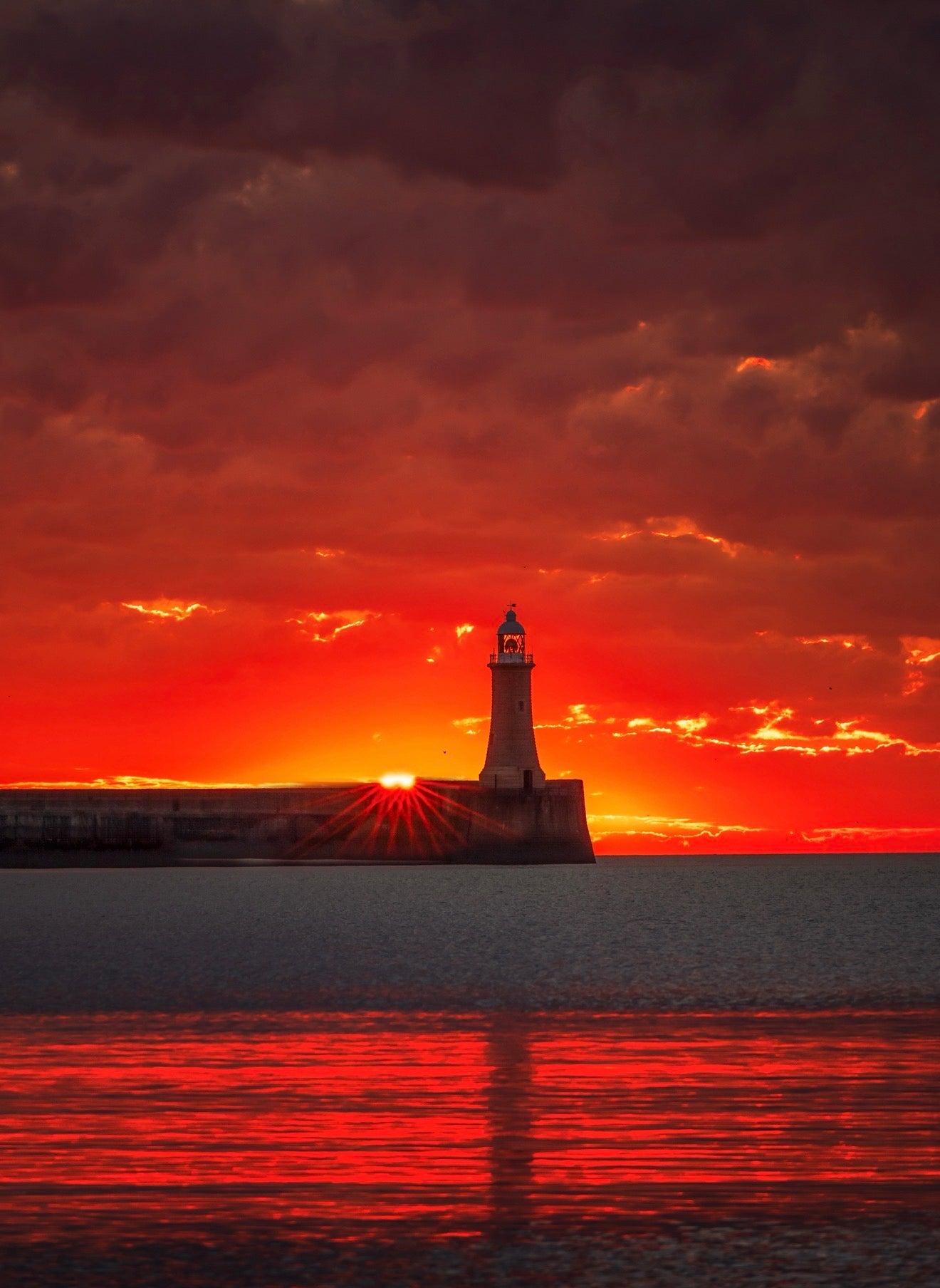 Glowing Lava Sky at Roker.