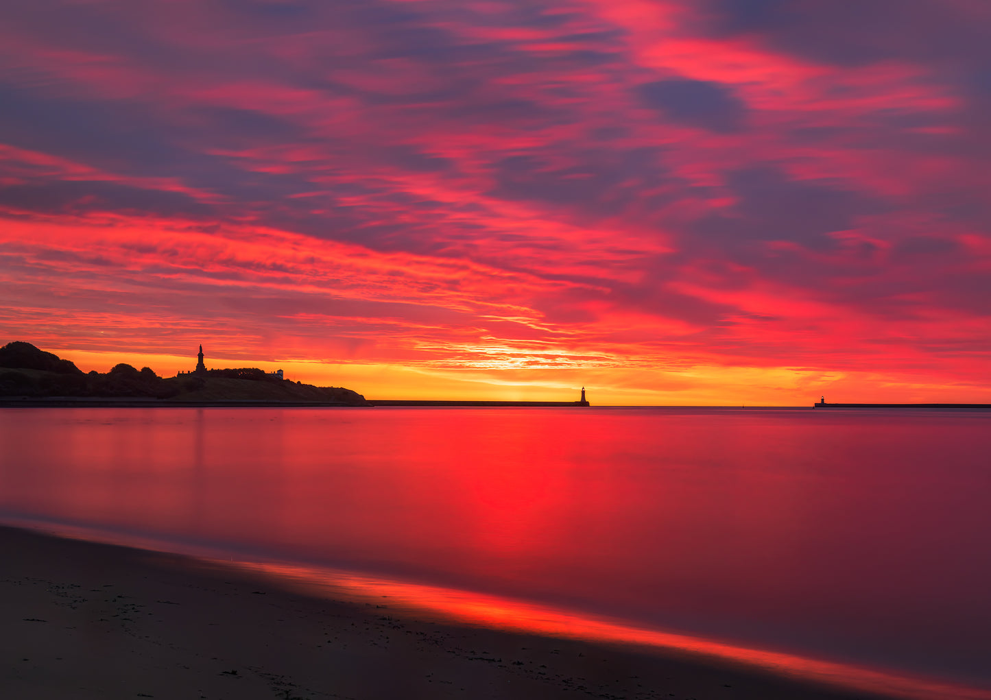 Extraordinary sunrise scene from the Mouth of the Tyne
