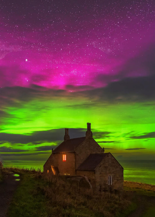 Beautiful Aurora over Howick Bathing House