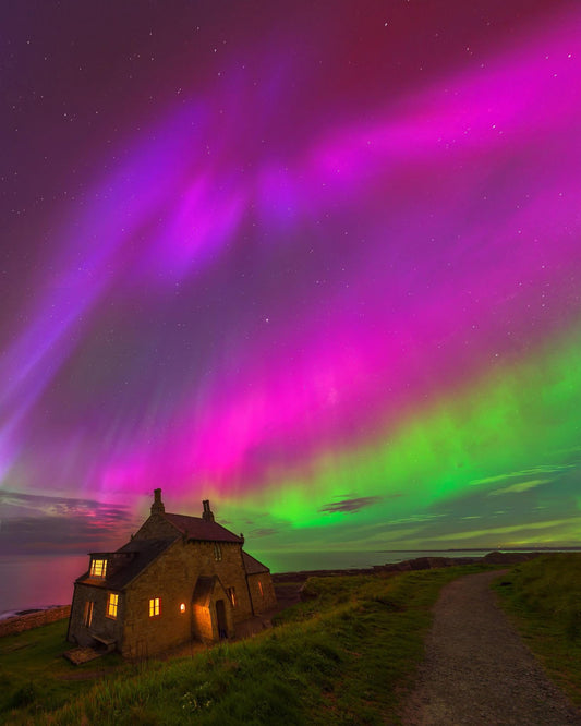 Beautiful aurora over Howick Bath House.