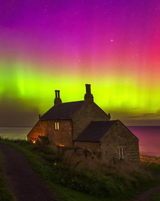 Beautiful Aurora over Howick Bathing House.