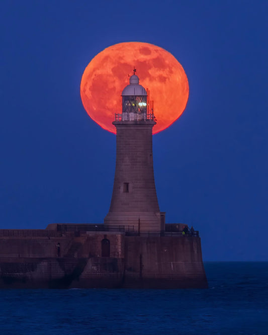 Beautiful red moon over Tynemouth Lighthouse.