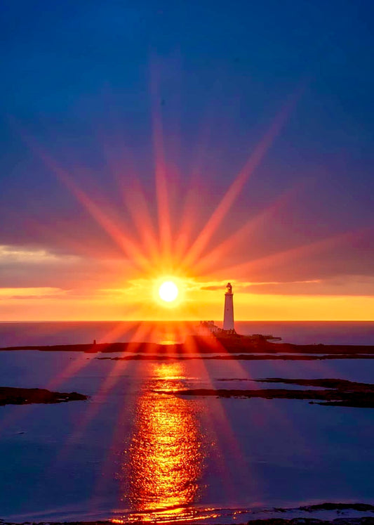 Starburst over St.Mary’s lighthouse.