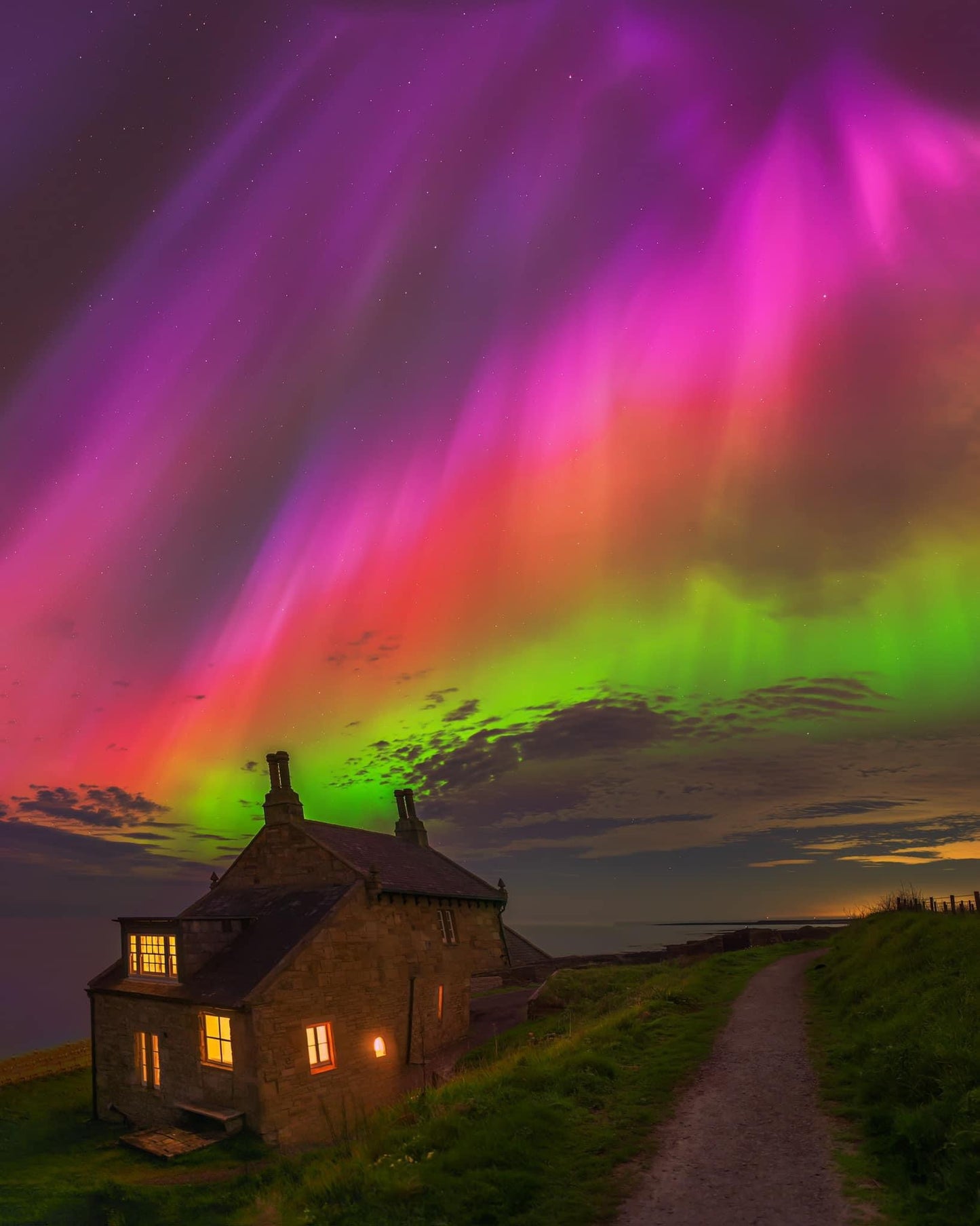 Beautiful aurora over Howick Bath House.