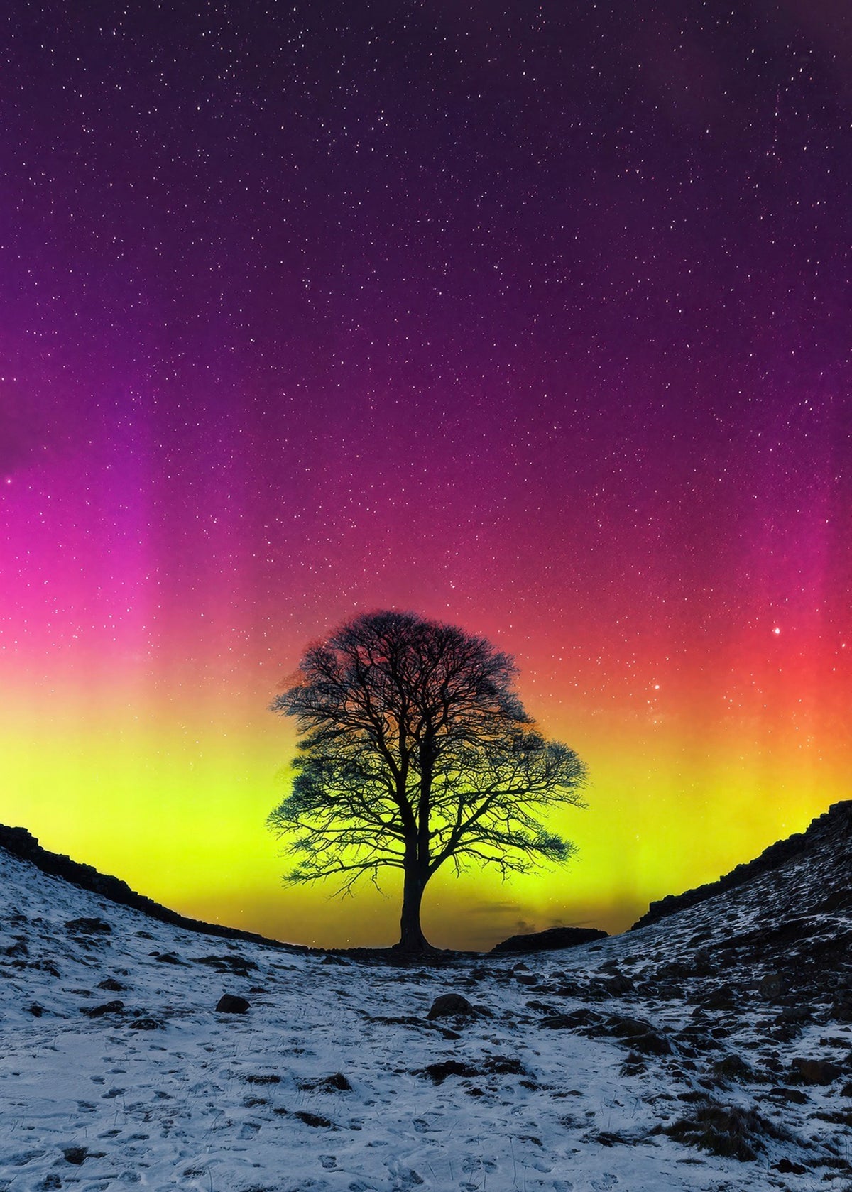 Beautiful aurora at Sycamore Gap.