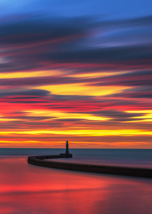 Colourful cloud streaks at Roker