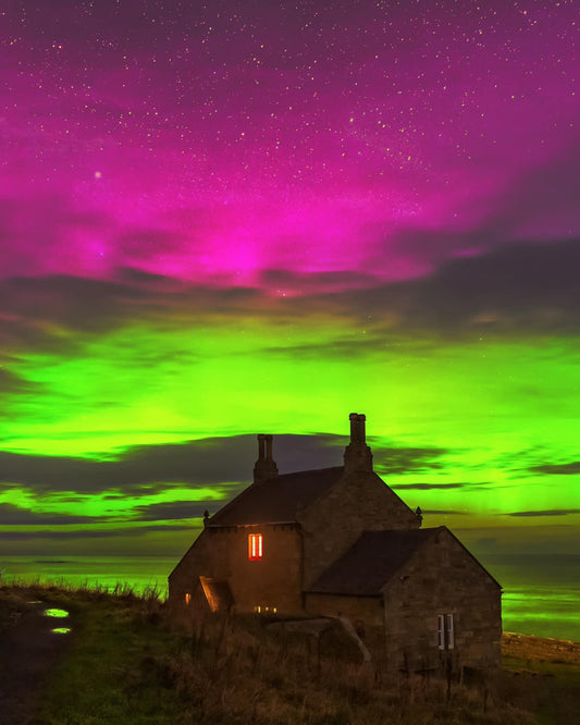 Beautiful Aurora over Howick Bathing House